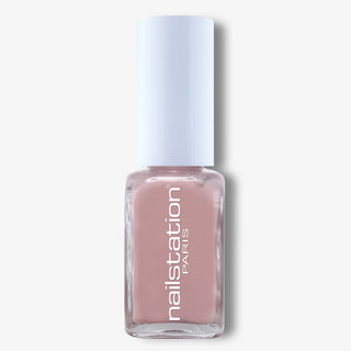 This is she, Pink nail polish - Long-lasting and ultra-glossy
